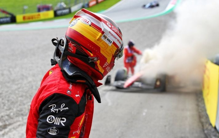 Formula 1'de korku dolu anlar! Araç alev alev yandı!