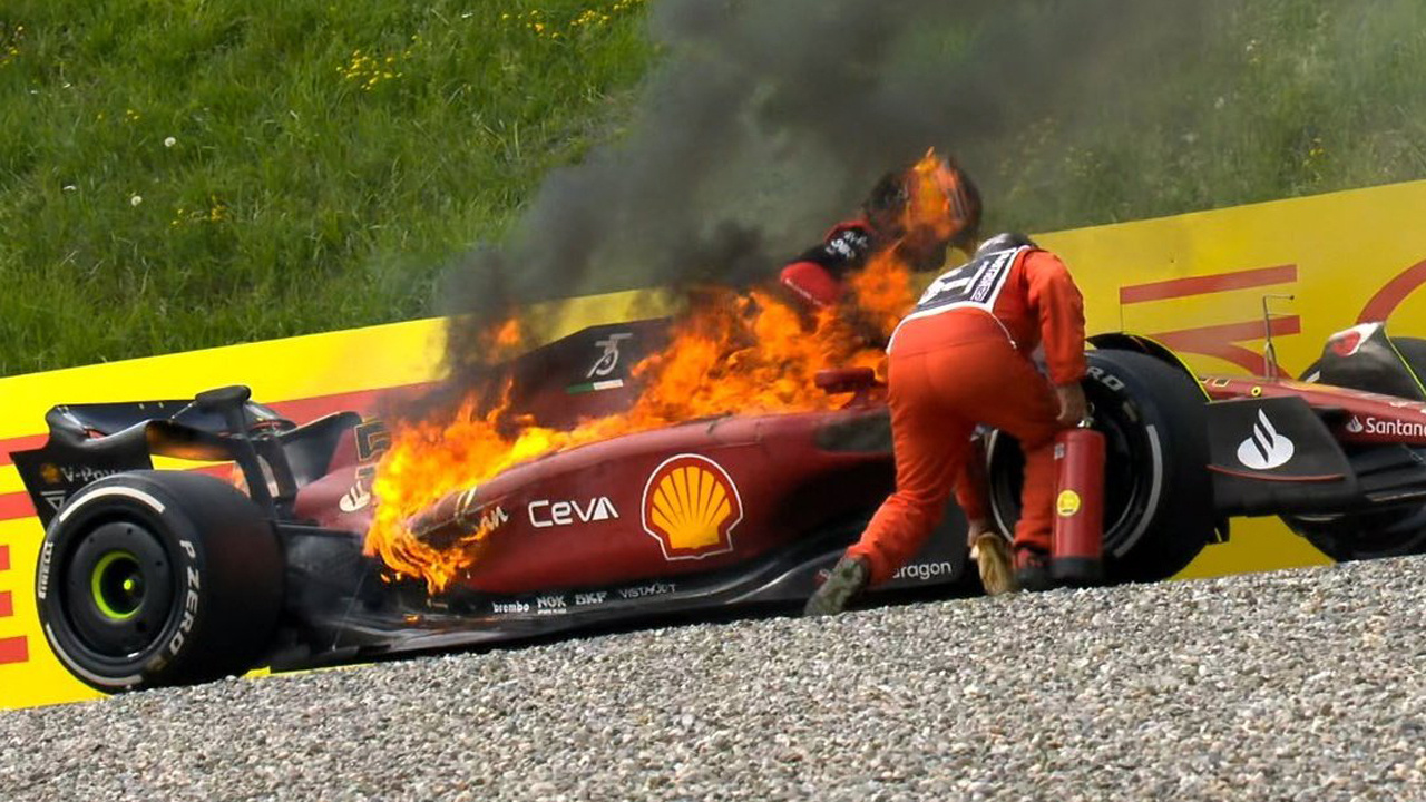 Formula 1'de korku dolu anlar! Araç alev alev yandı!