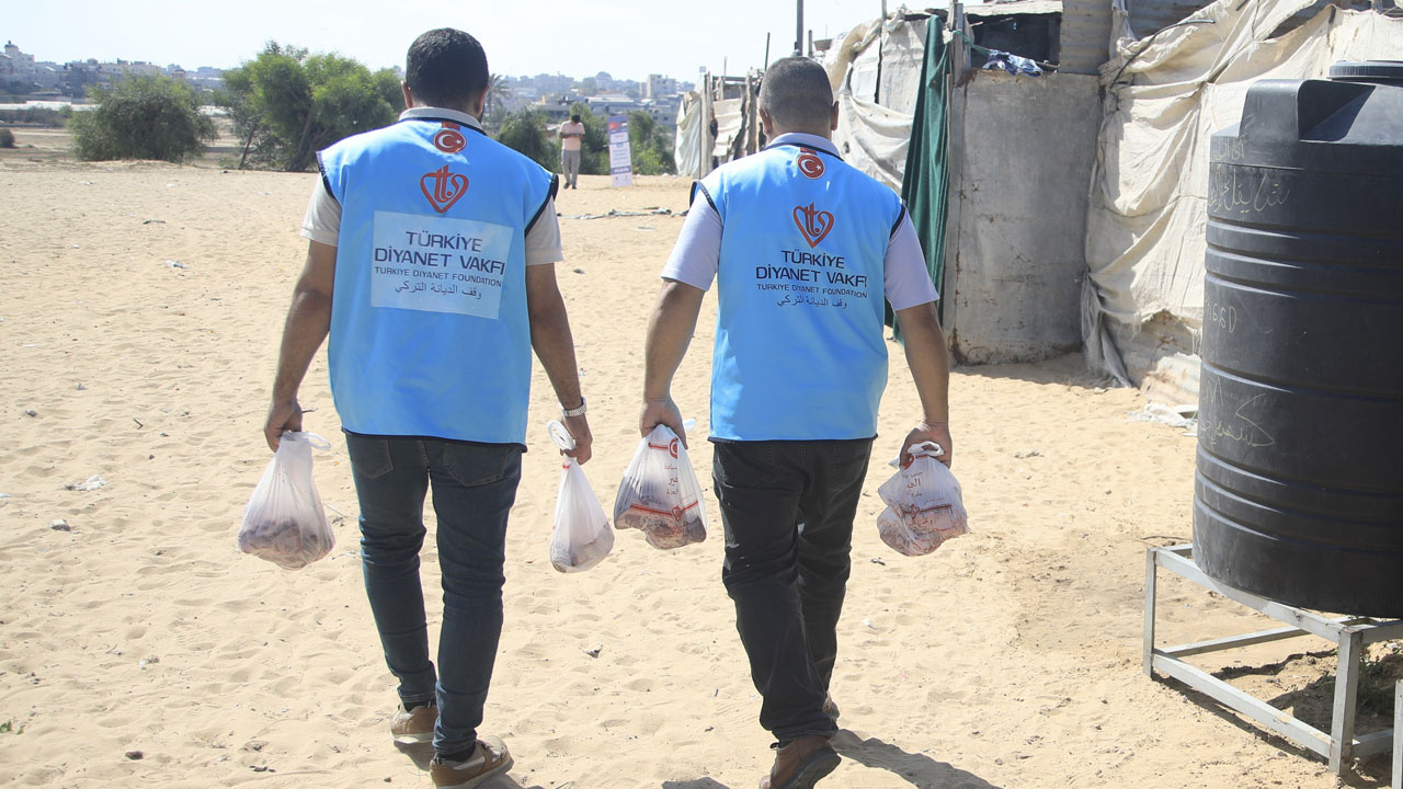 Türkiye Diyanet Vakfı, Gazze'de ihtiyaç sahibi 13 bin aileye kurban eti dağıttı