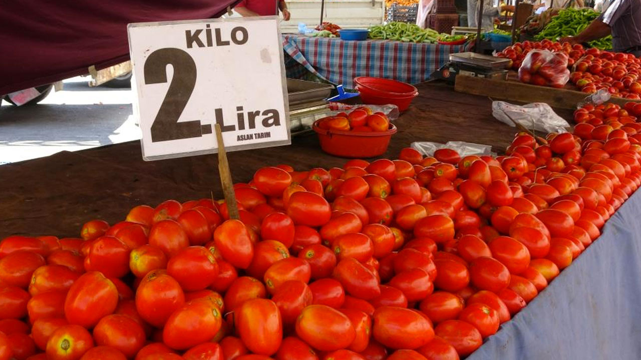 Adana'da domatesin kilosu 2 liraya salatalık fiyatı 4 liraya kadar indi
