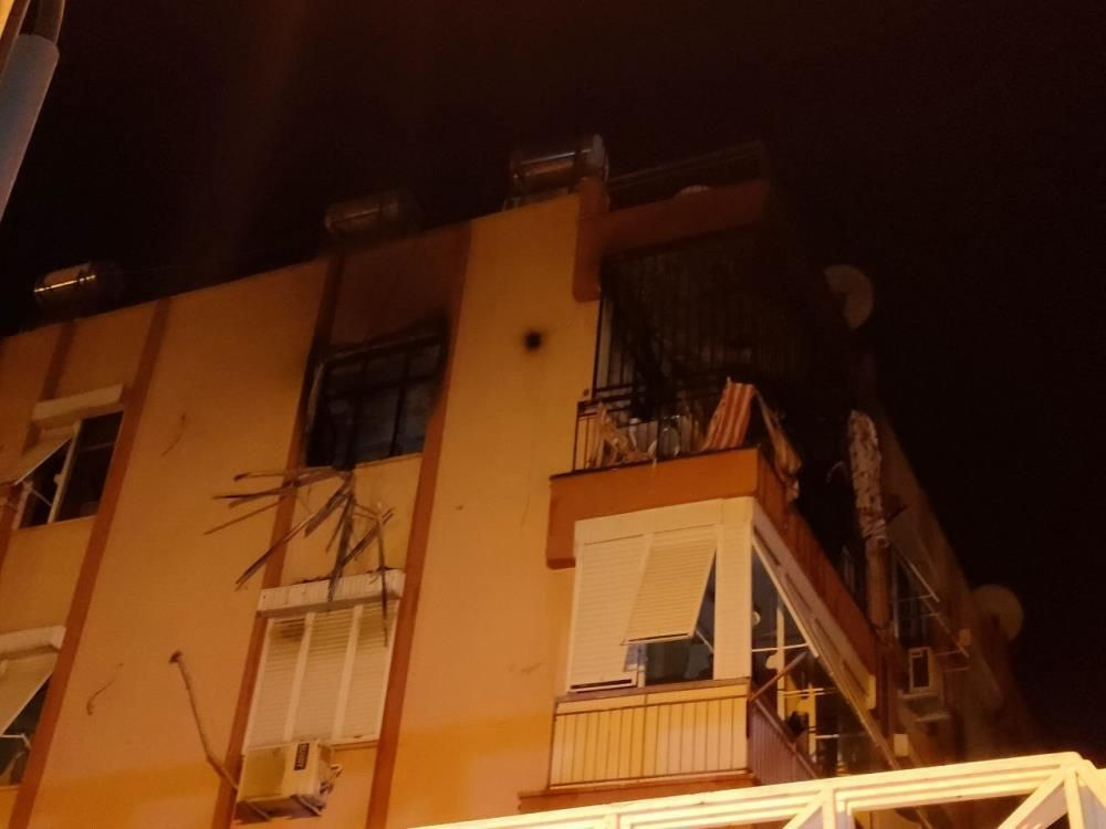 Antalya'da can pazarı: Alevlere teslim olan evde 2 çocuk mahsur kaldı