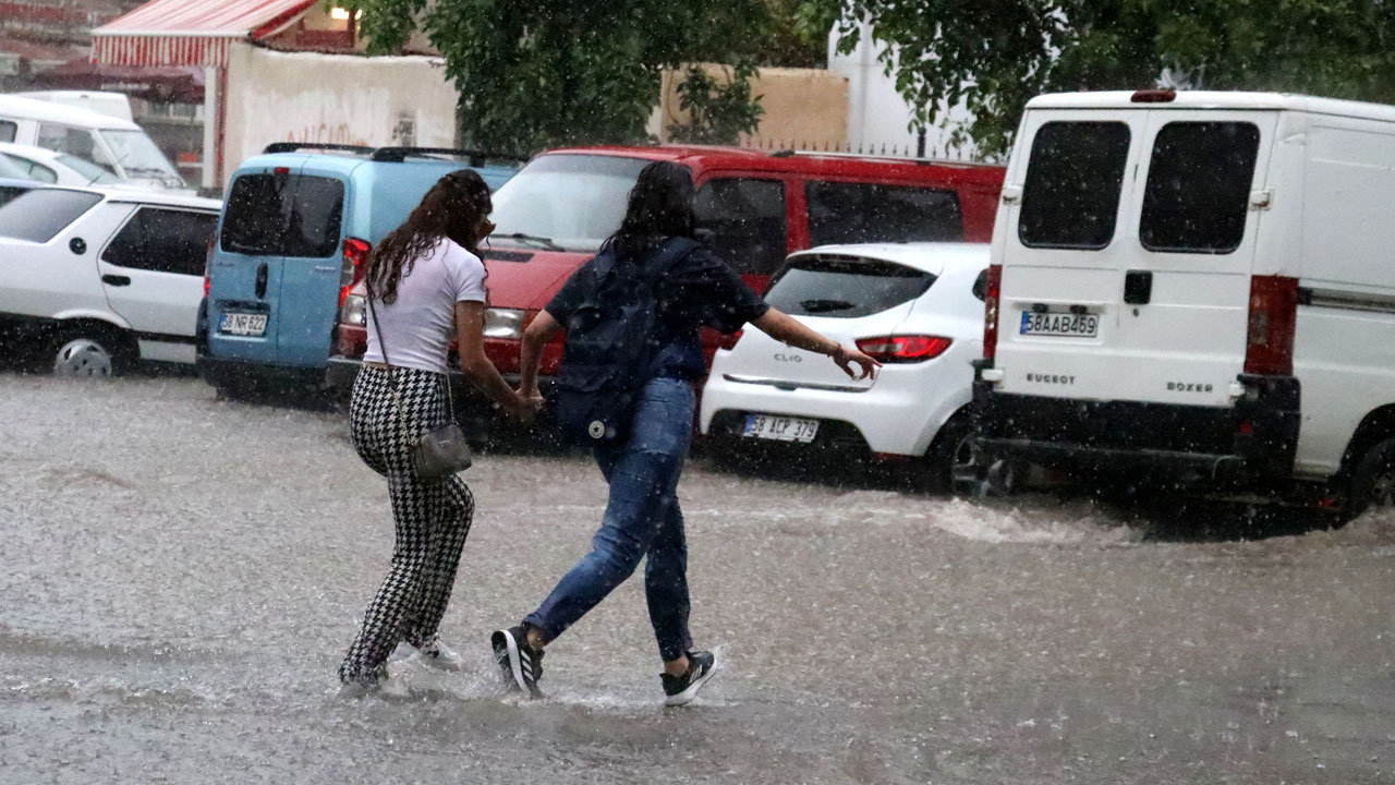 Yağmur çok fena geliyor! Meteoroloji ve AFAD'dan peş peşe uyarı İstanbul, Edirne, Rize...