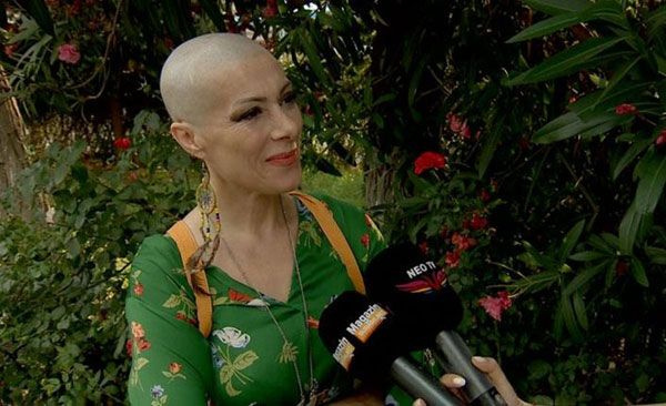 90'lı yılların efsanesi şarkıcı Gülay kanser olunca İstanbul'u terk etti artık tarlada çalışıyor