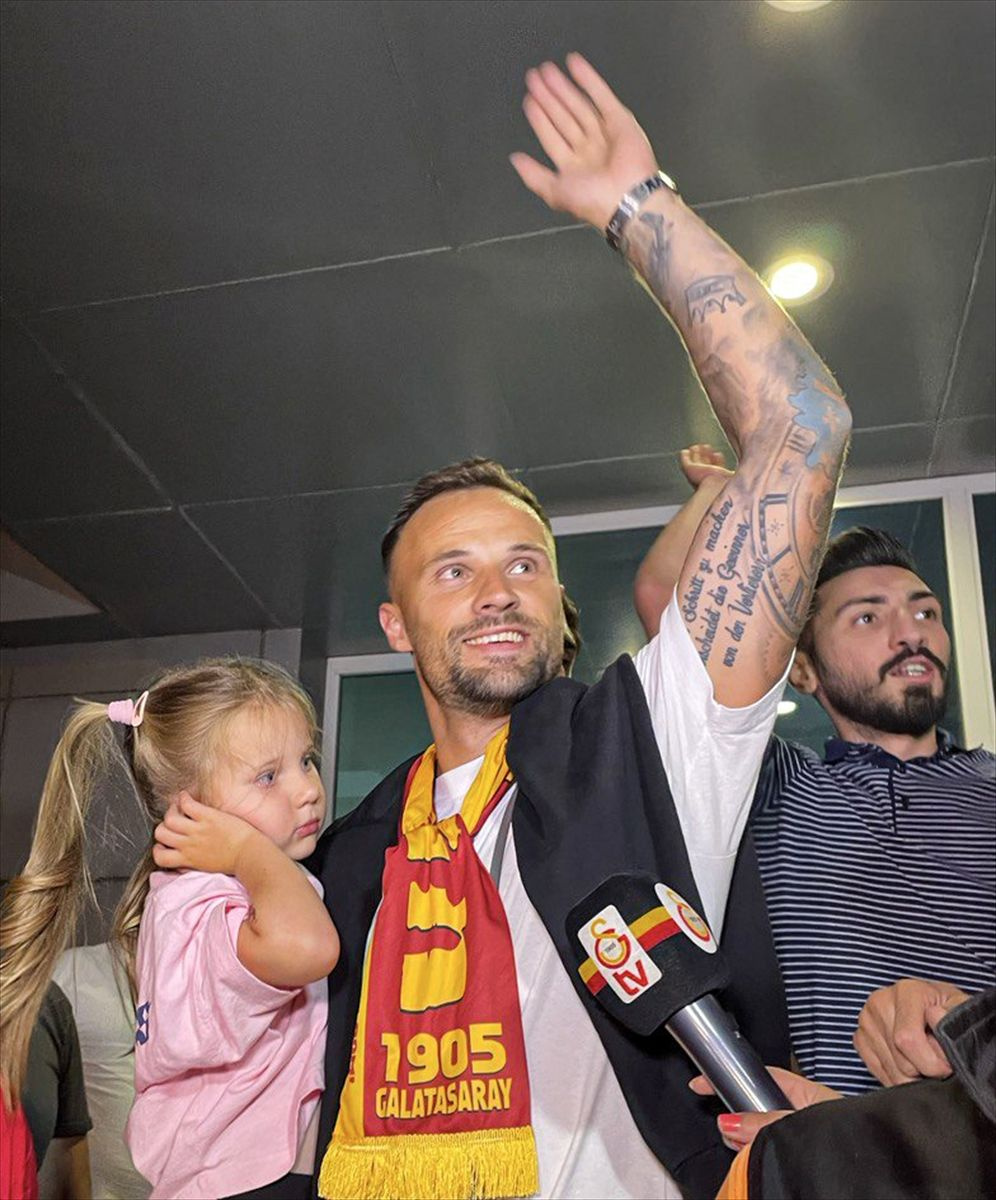 Galatasaray'ın yeni transferi İstanbul'da! Golcü Haris Seferovic sakat sakat mı geldi?