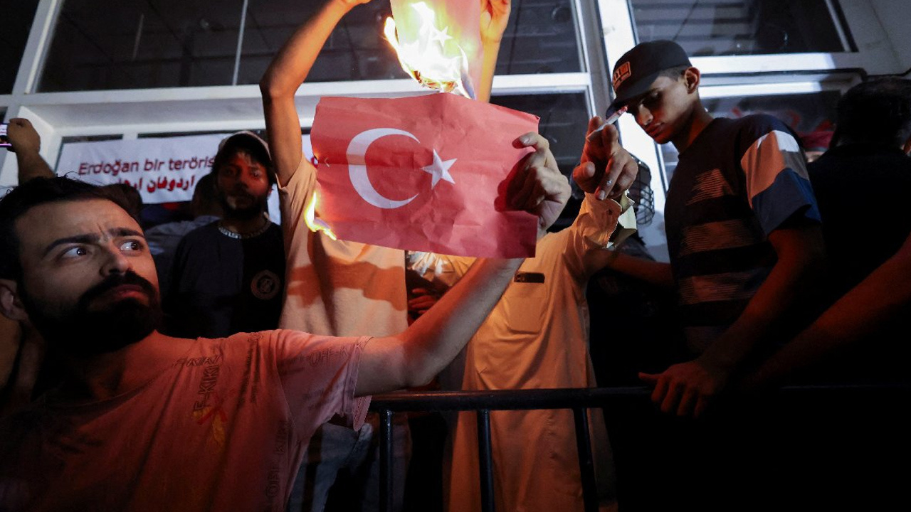 Türk bayrağı yaktılar! Irak'tan Türkiye'ye kara iftira ABD açıklaması da rezalet