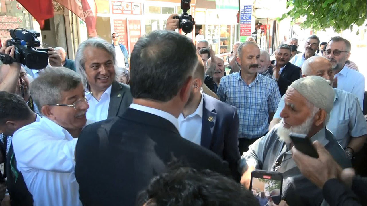 Ahmet Davutoğlu'nu şoke eden tepki! Vatandaş yine yüzüne söyledi: Seni Başbakan yaptı...