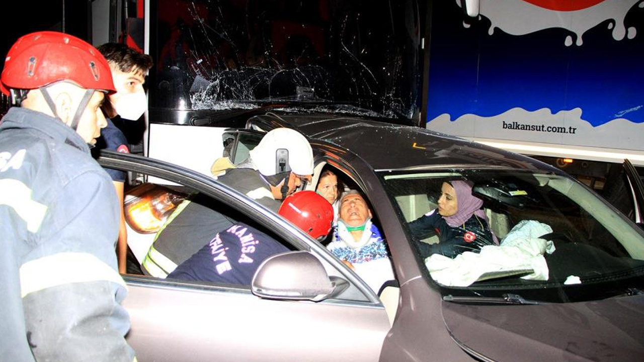 Manisa'da otobüsün karıştığı zincirleme kaza! Faciaya ramak kaldı feci görüntüler