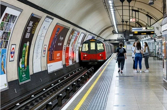 Herşey metroda yaşandı bir ülke o adamı arıyor! 'Tüm vücudumda hissettim' deyip anlattı