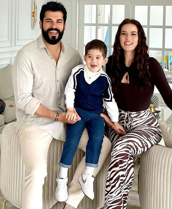 Fahriye Evcen'in kız kardeşini görenler güzelliğiyle büyülendi! Fahriye'den çok daha beğenildi