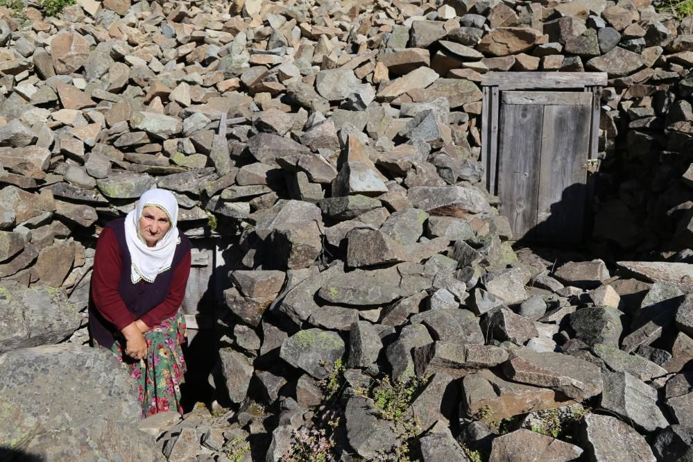 Buraya giren bir daha çıkmak istemiyor Artvin'deki köylülerin doğal buzdolabı çok ilginç