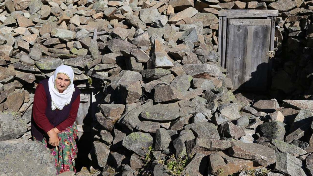 Buraya giren bir daha çıkmak istemiyor Artvin'deki köylülerin doğal buzdolabı çok ilginç