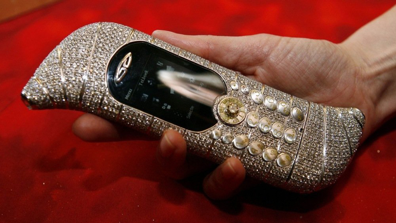 Kimi altın kaplama kiminde elmas var! İşte dünyanın en pahalı telefonları
