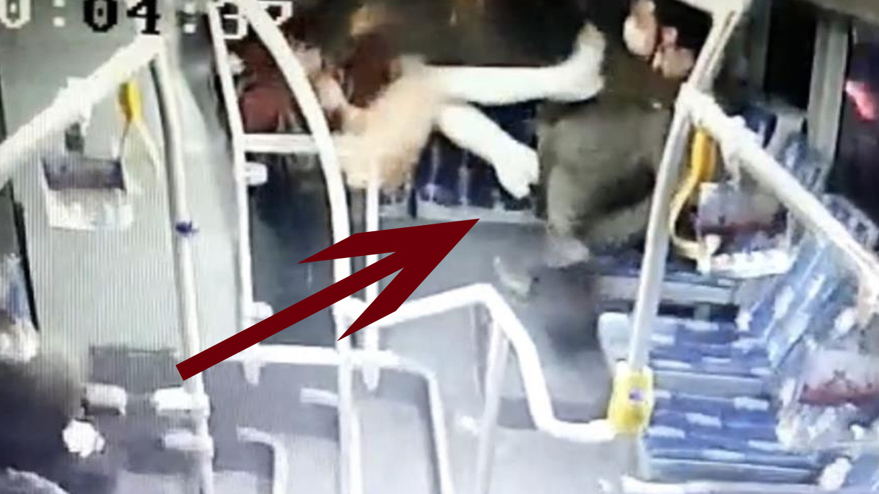 Metrobüste taciz edilen kadın tekmeler yağdırdı! Sapığın tuhaf sesleri...
