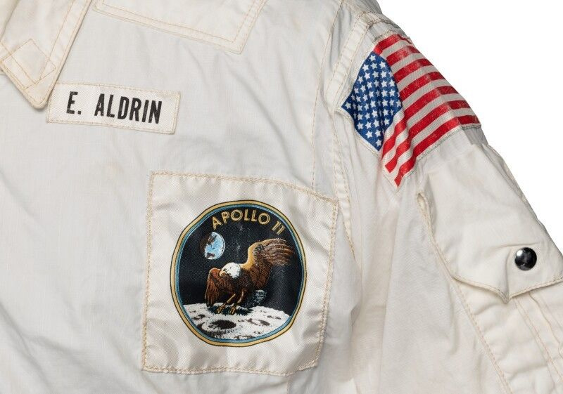 Aya ayak basan ikinci astronotun ceketi rekor fiyata satıldı