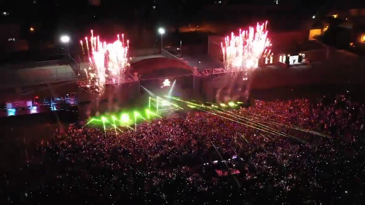 Ağrı Doğubeyazıt'taki çılgın konseri 30 bin kişi izledi! İnanılmaz görüntüler