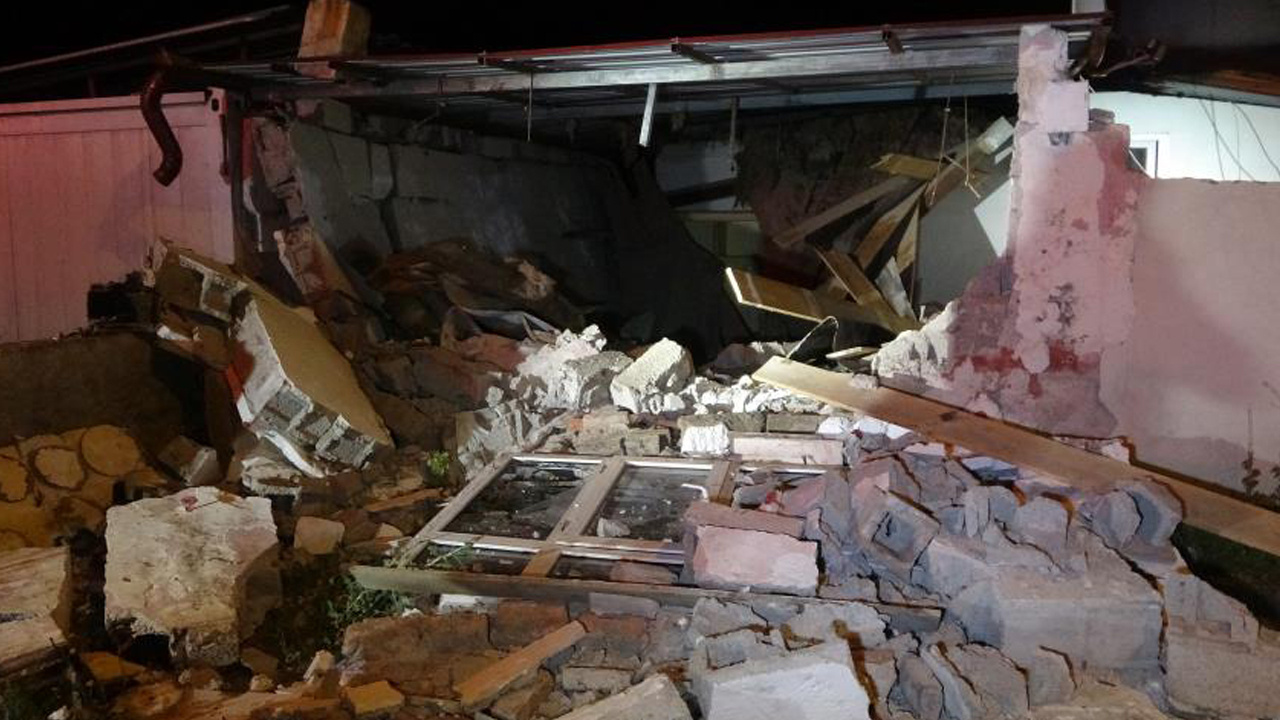 Kayseri'de mutfak tüpü bomba gibi patladı! Evin duvarları yıkıldı