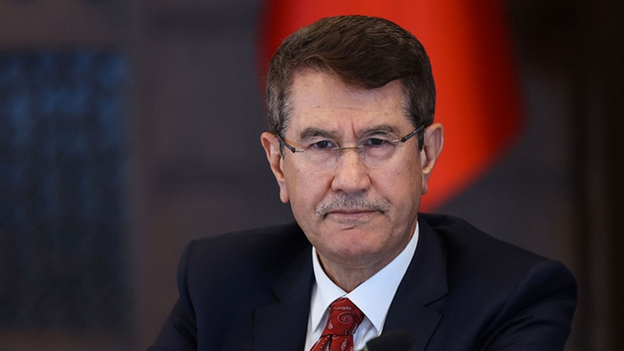 AK Partili Nurettin Canikli Davutoğlu hakkında suç duyurusunda bulundu