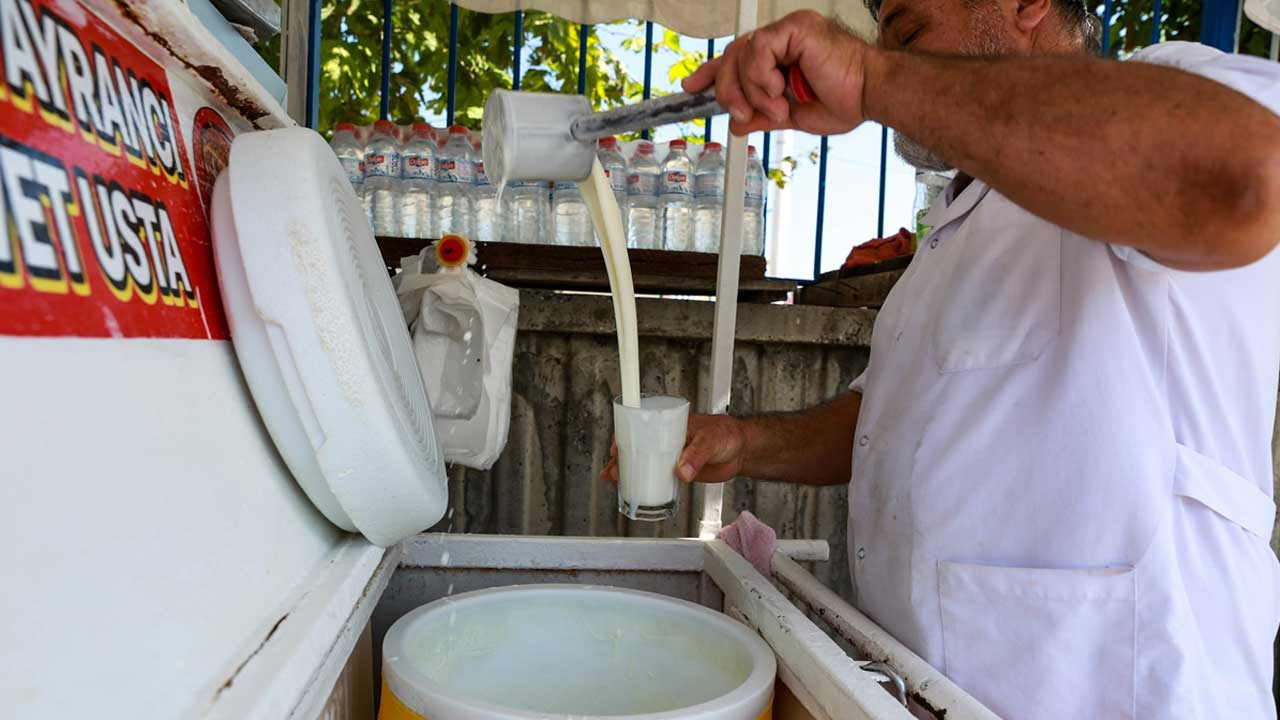 Adana'da içiliyor tadına bakan müşteriler memleketlerine dönerken litrelerce götürüyor