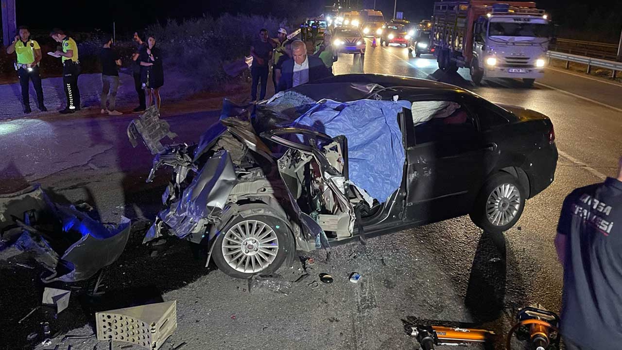 Bursa'da tırla çarpışan otomobildeki baba ve oğlu öldü, 2 kişi yaralandı