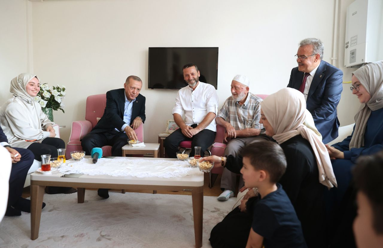 Cumhurbaşkanı Erdoğan, Ordu'da çay davetinde bulunan aileyi ziyaret etti