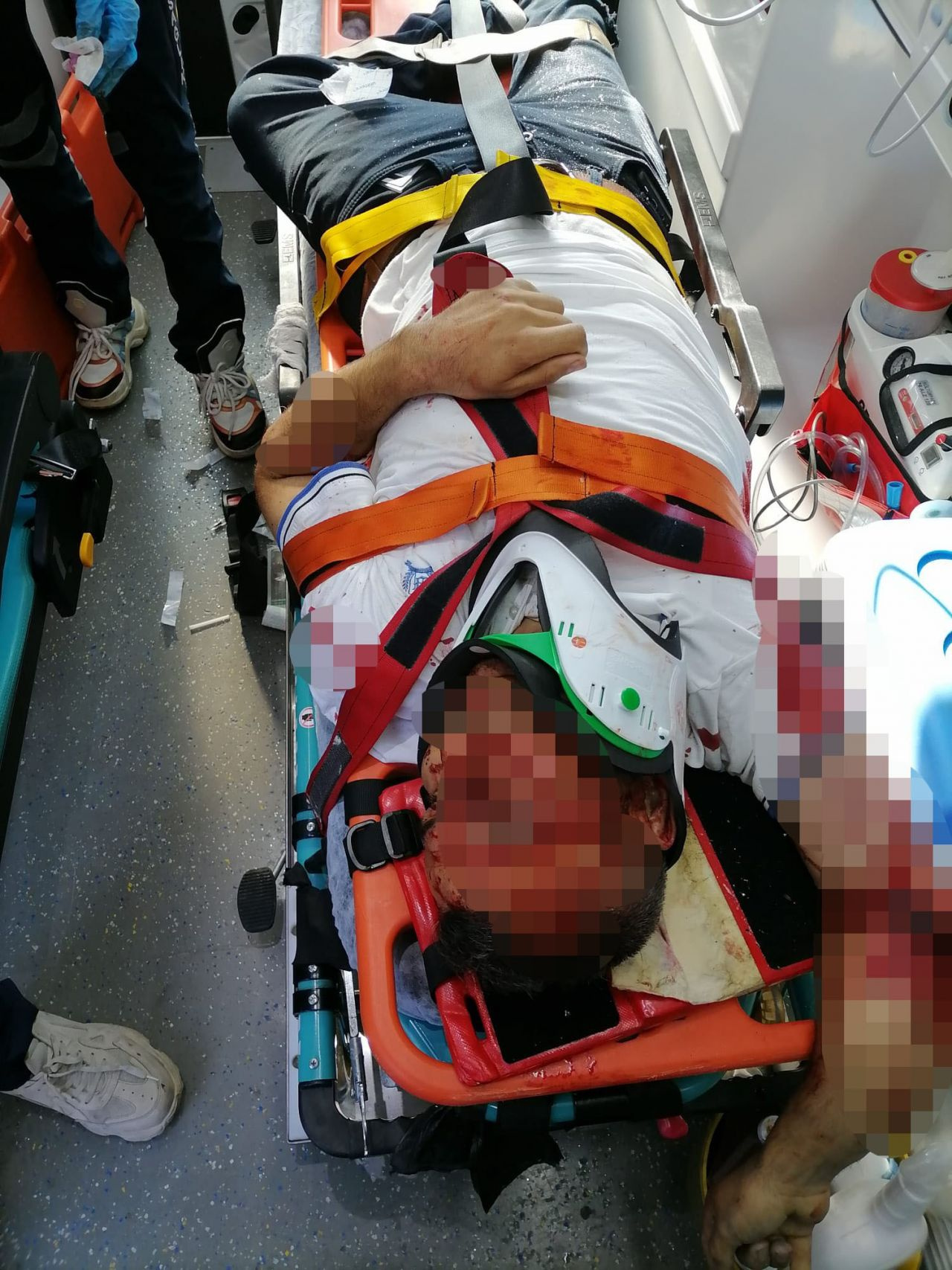 Bursa'da inanılmaz olay! Köprüden atladı seyir halindeki otomobilin camından içeri girdi 1'i ağır 3 kişi yaralı