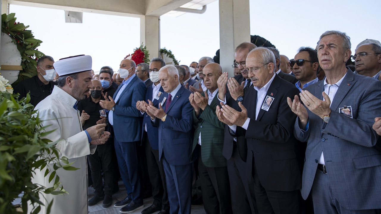 Kemal Kılıçdaroğlu, CHP Sözcüsü Faik Öztrak'ın annesinin cenaze törenine katıldı