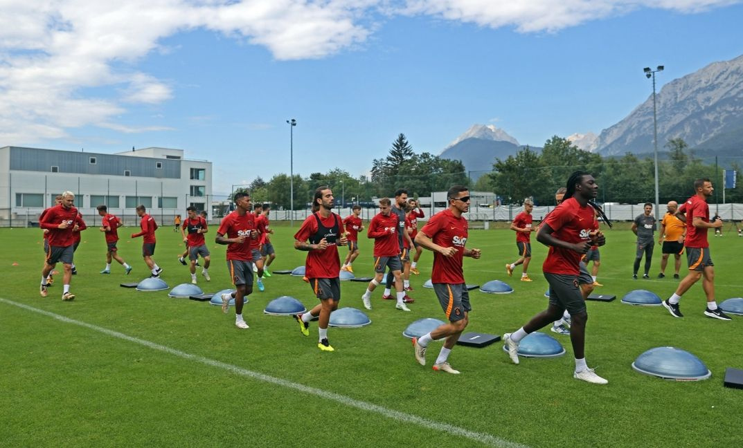 Galatasaray'da büyük operasyon! Okan Buruk o isimleri gönderiyor