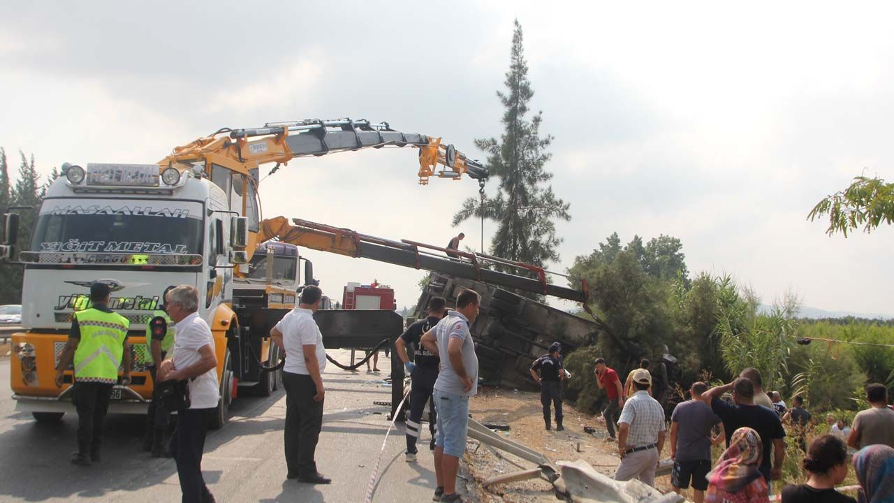 Antalya'da tur otobüsü ile kamyonet çarpıştı! Ölü ve yaralılar var