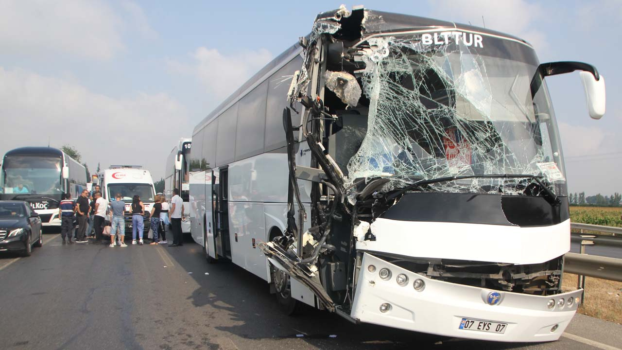 Antalya'da tur otobüsü ile kamyonet çarpıştı! Ölü ve yaralılar var