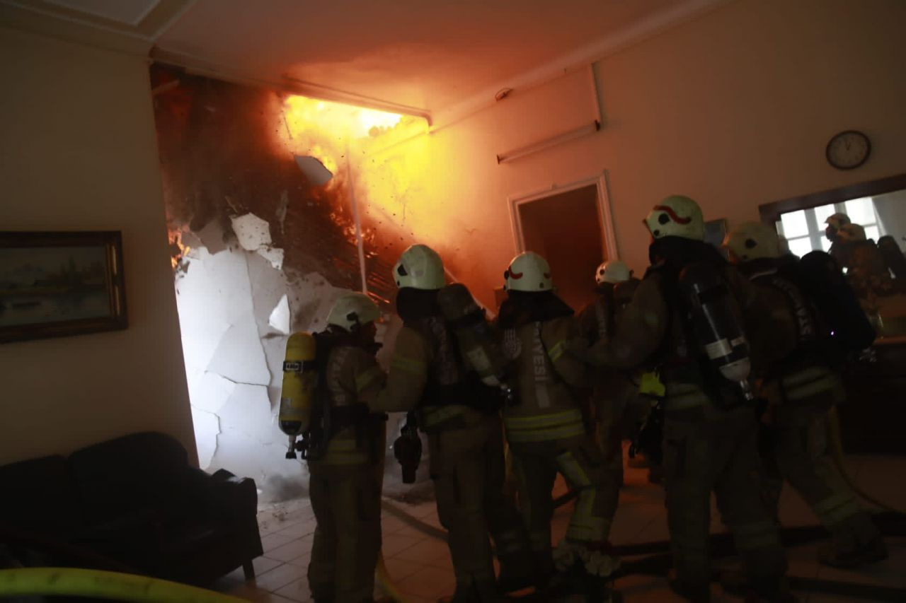 Ekrem İmamoğlu Balıklı Rum Hastanesi yangının içinden fotoğraflar paylaştı