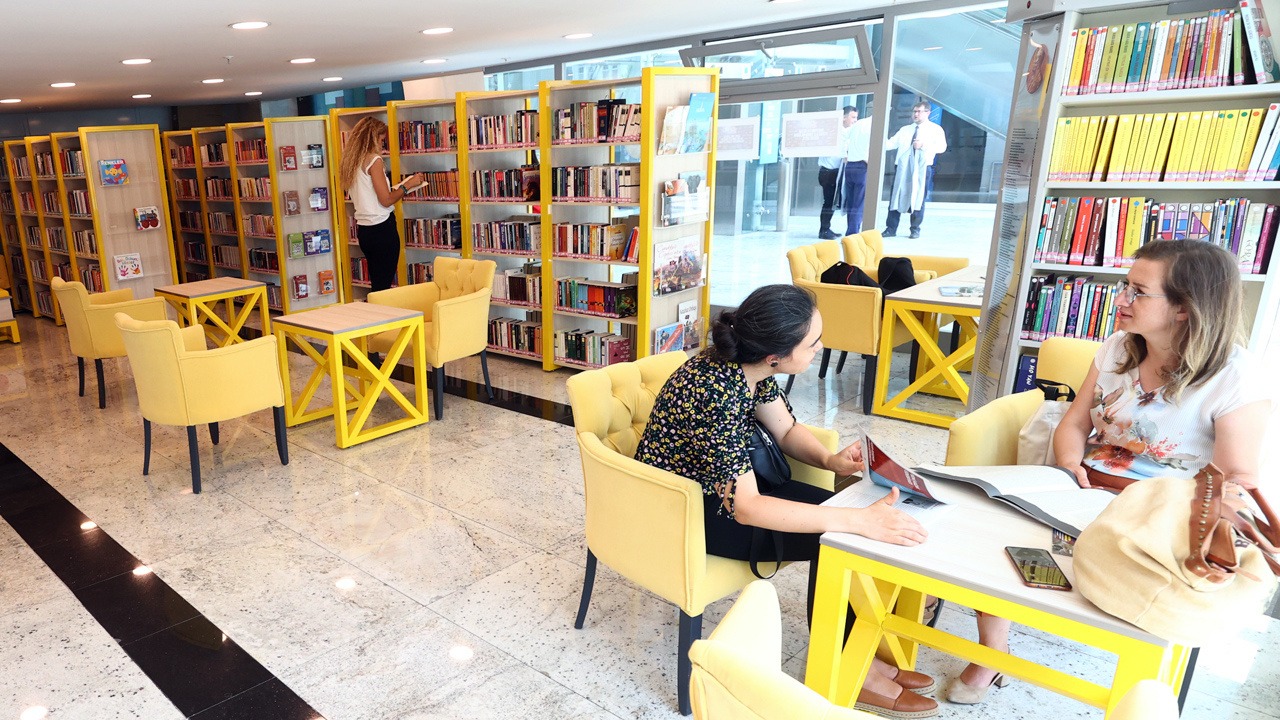 Ankara YHT Garı'nda kütüphane açıldı