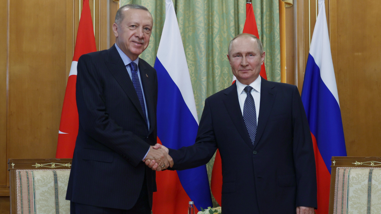 Cumhurbaşkanı Erdoğan ve Putin bir araya geldi Erdoğan duyurdu: Dünyanın gözü Soçi'de Akkuyu için de konuştu