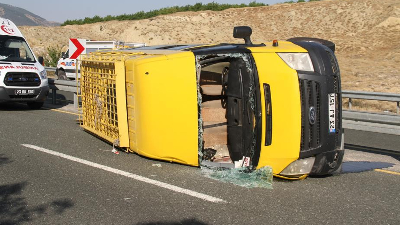 Düğün dönüşü kaza! Yan yatan minibüste 14 kişi yaralandı