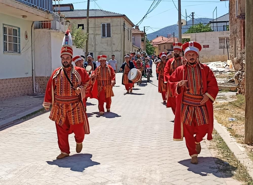 İsviçreli Mikail Denizli'de mehterli sünnet düğünü yaptı Türk hayranlığı dikkat çekti