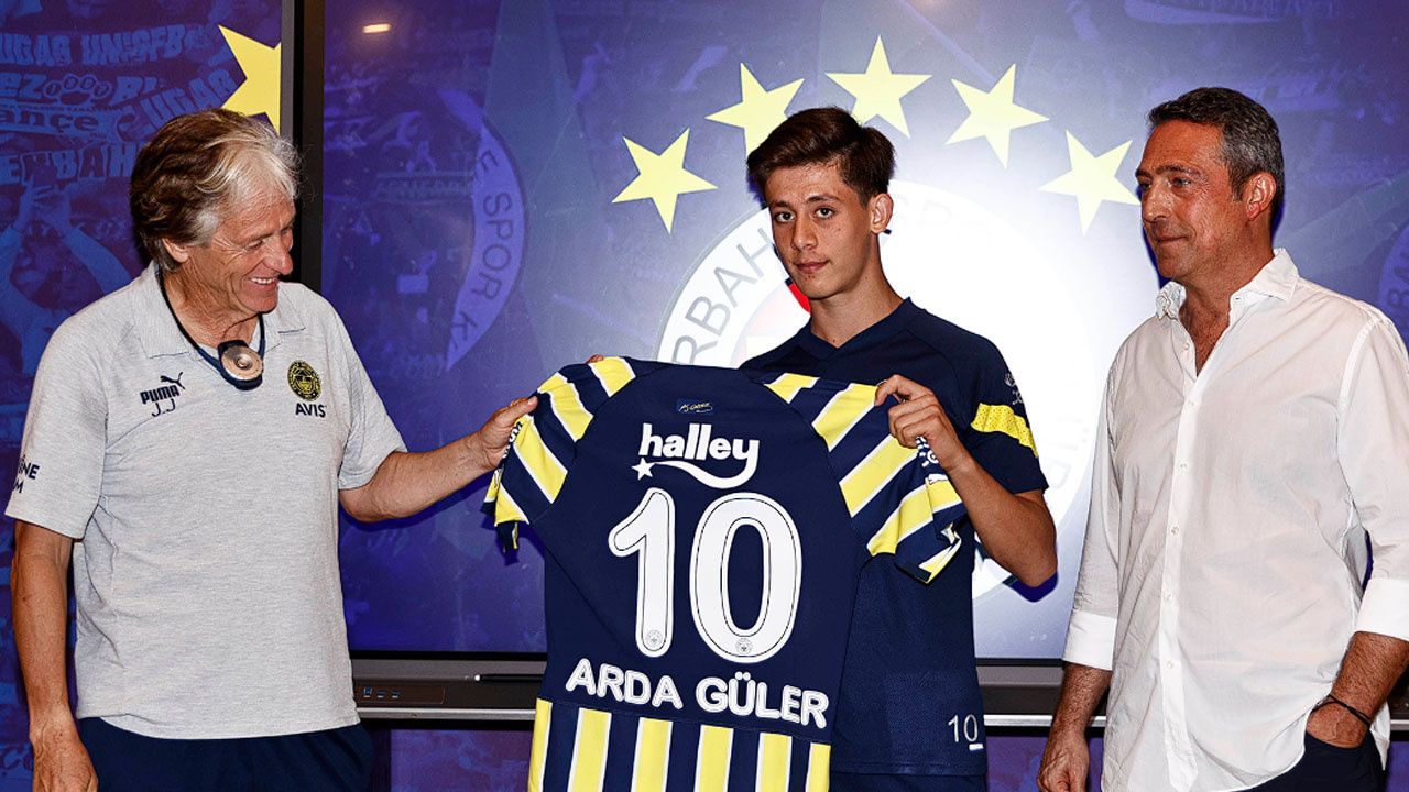 Fenerbahçe'de Arda Güler 10 numarayı teslim aldı