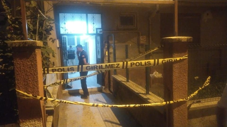 Zonguldak'ta komşu kadının boğazını baltayla kesip öldürdü eşini ağır yaraladı