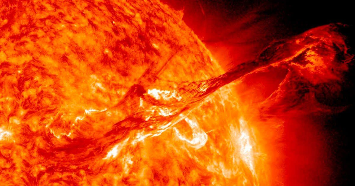 Güneşteki patlamalar bilim insanlarını korkuttu! Dünya karanlığa gömülebilir!