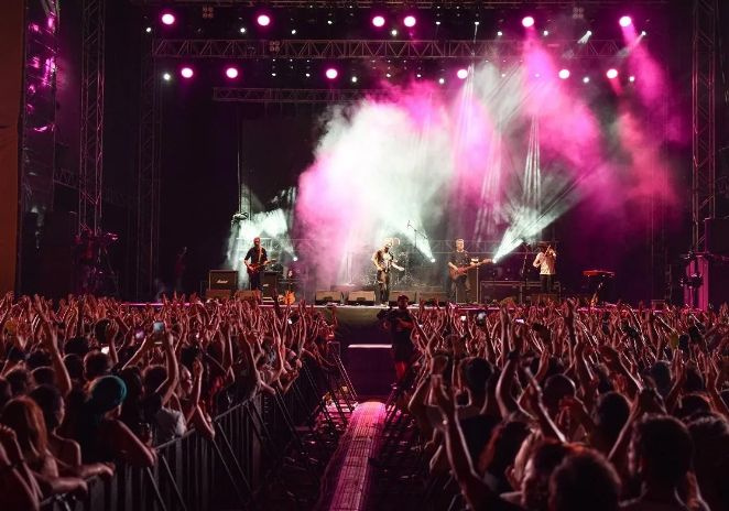Zeytinli Rock Festivali iptal olunca voleybolcu Ebrar Karakurt öfkeden çılgına döndü: ''Pilavlı mevlütler kaldı!''
