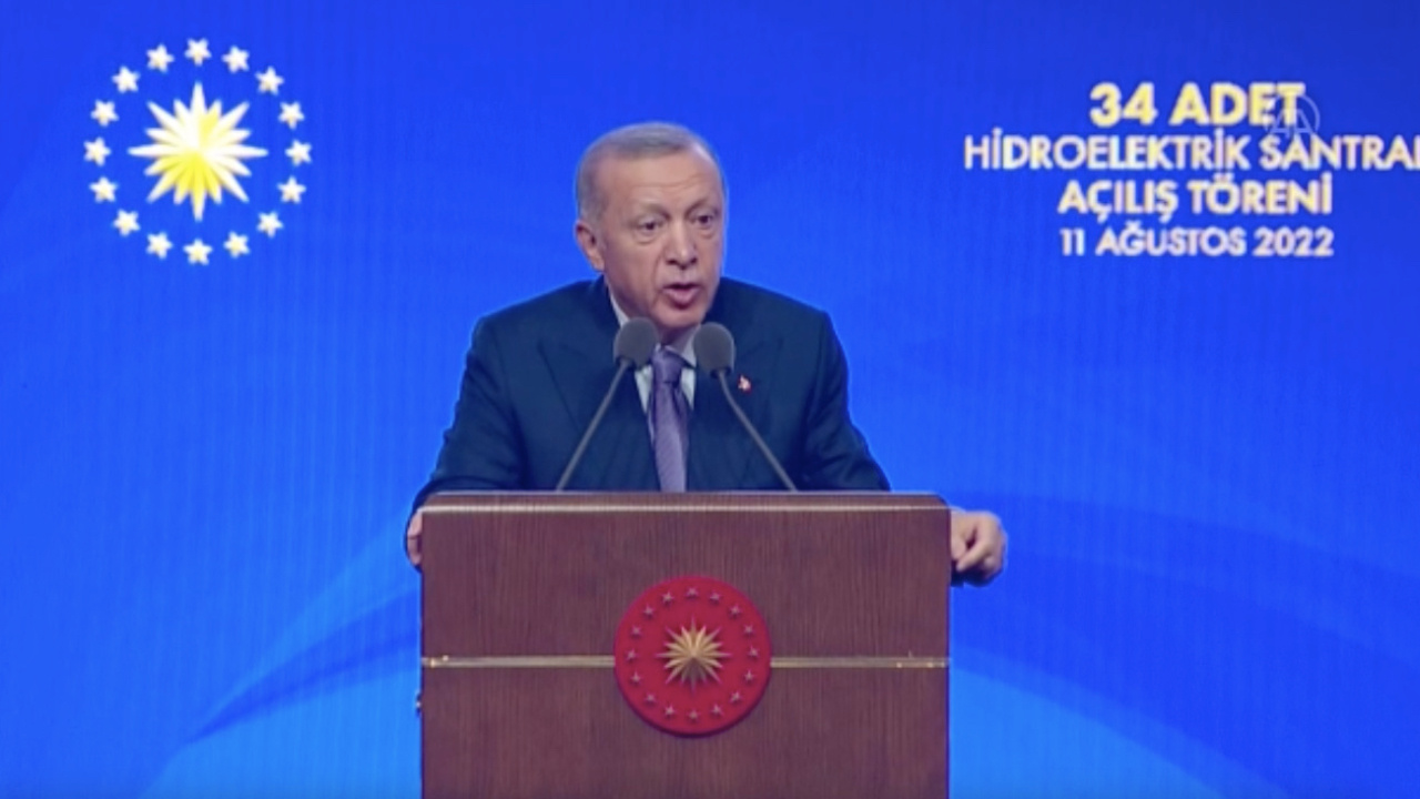 Cumhurbaşkanı Erdoğan: Üzülerek takip ediyorum