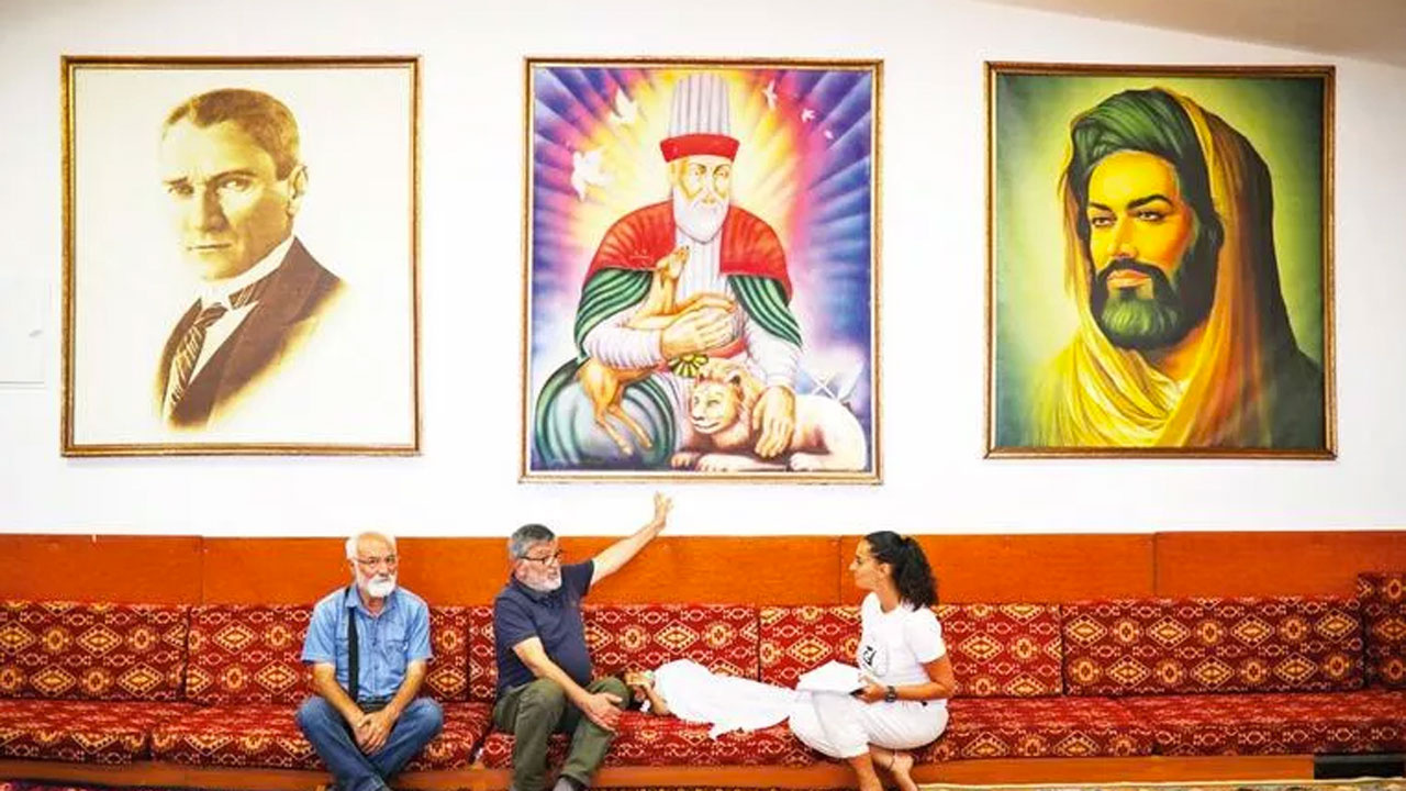 Erdoğan'ın cemevi ziyaretinde resimler neden değişti Hande Fırat Alevi dedesine sordu