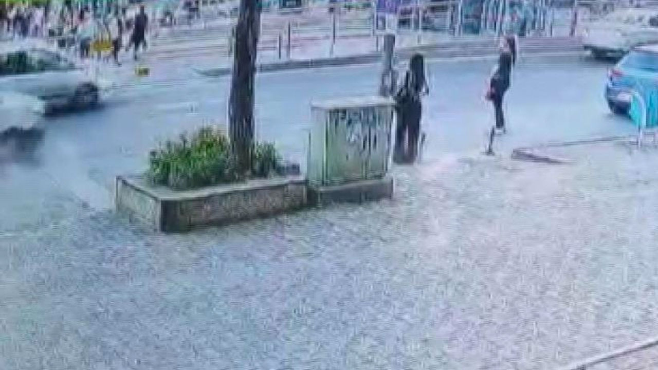 Kayseri'de feci kaza genç kız yola birden atladı güvenlik kamerası kayıttaydı