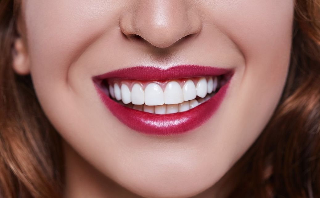 Sararan dişler nasıl beyazlatılır? Evde bu yöntemlerle dişlerinizi ışıl ışıl yapabilirsiniz