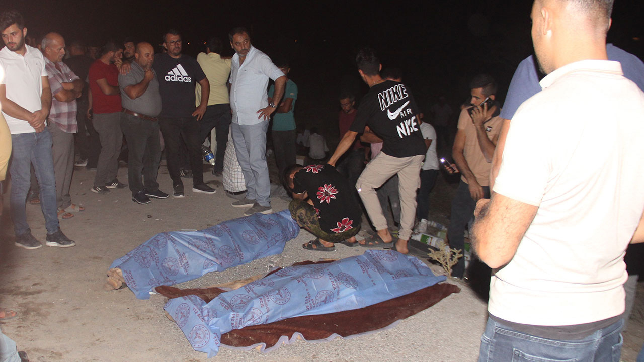 Konya'da korkunç kaza! Pikap TIR'a arkadan girdi 3 kişi feci şekilde can verdi