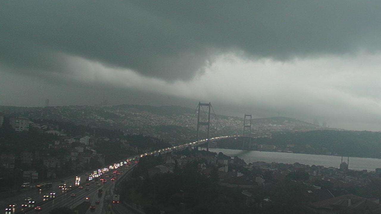 İstanbul'da sağanak felaketi! Yağmur iyice bastırdı güneyden kütle geliyor! AFAD saat verdi