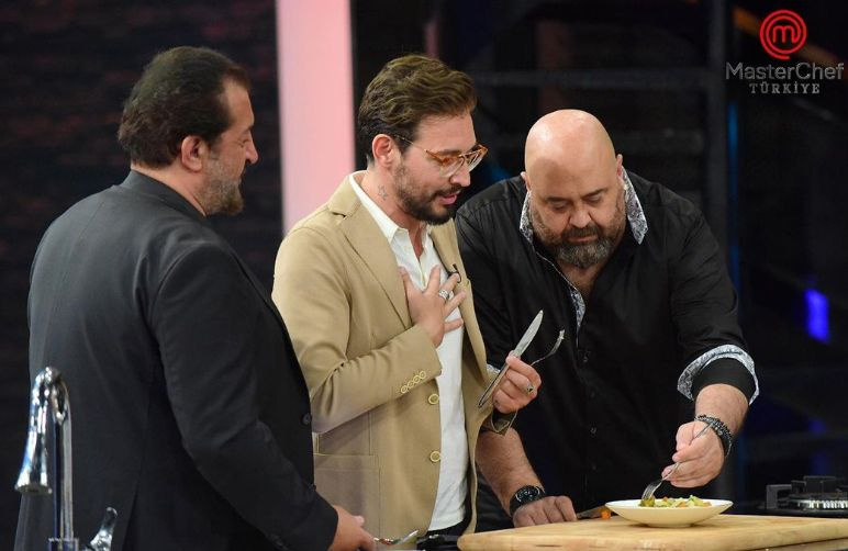 MasterChef'te kıyamet koptu! Yarışmacının tırnaklarını gören Mehmet Şef sinirden küplere bindi!