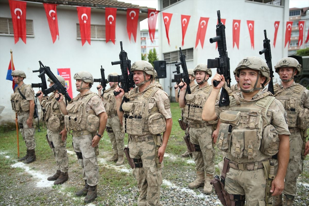 Komandolar Türk bayrakları ve dualarla Suriye'ye uğurlandı!