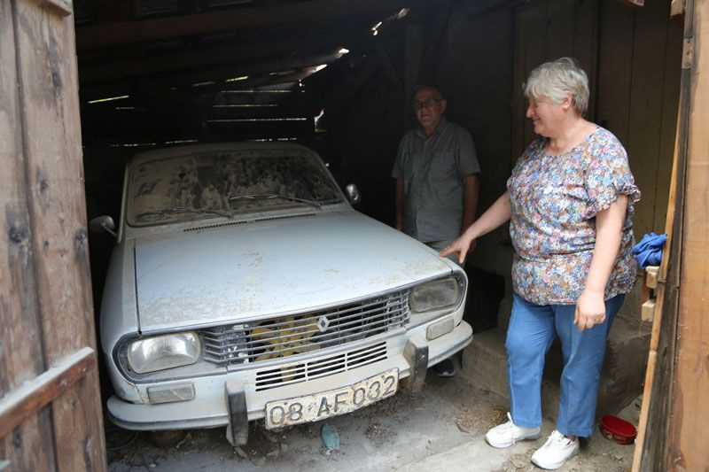 Otomobili 36 yıl garajda sakladı 1976 model aracın hikayesi duyanları şaşırttı