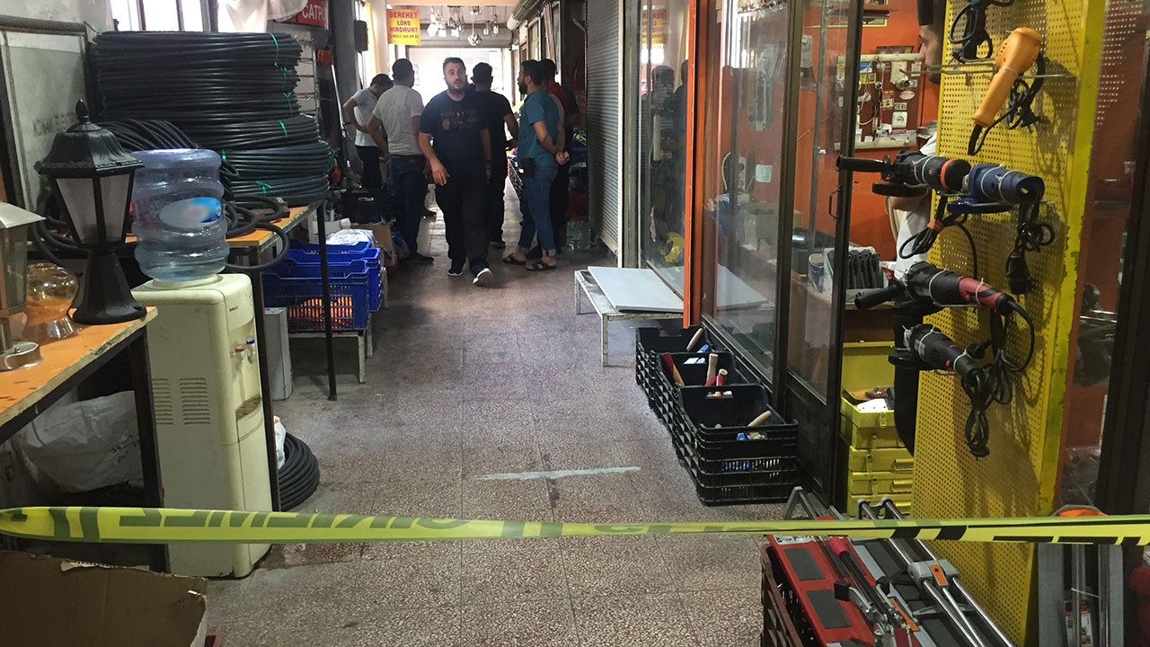 Adana'da hırdavatçıya silahlı saldırı: 1 ölü, 1 yaralı