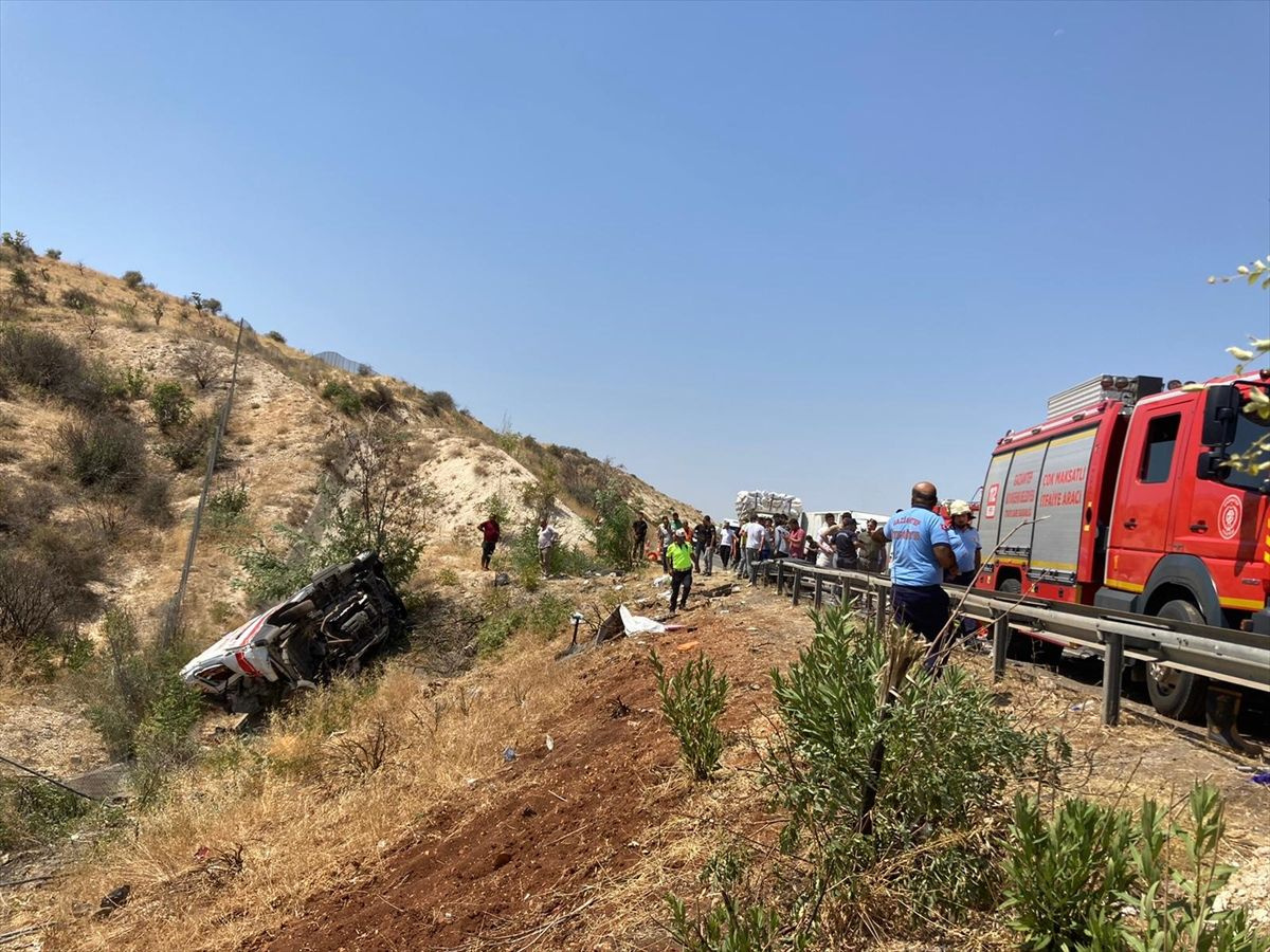 Gaziantep'te feci kaza! Gazeteci, sağlıkçı, itfaiyeci toplam 16 ölü! 21 kişi de yaralandı