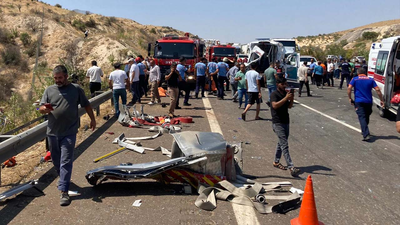 Gaziantep'te feci kaza! Gazeteci, sağlıkçı, itfaiyeci toplam 16 ölü! 21 kişi de yaralandı